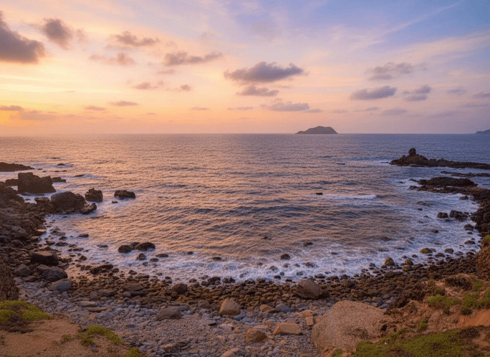 The diverse shapes and hues of the rocks beautifully complement the scenic landscape of Hon Seo